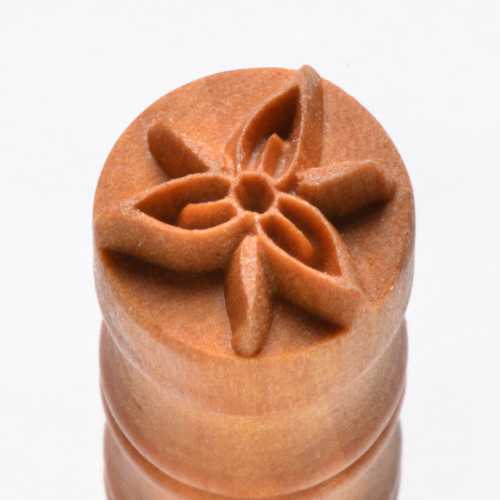 MKM Trilium Flower 1.5cm wood stamp